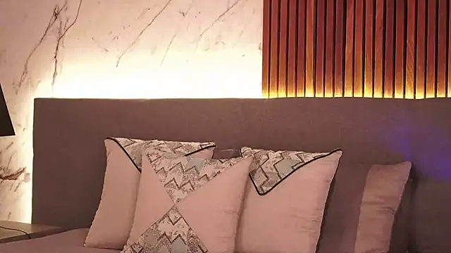 DulceLenns online show from 02-13-25, 05:22