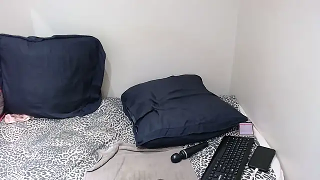 xGIANTEBONY30x online show from 01-28-25, 05:32