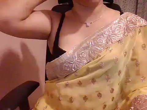 Snapshot of Pinky_4 chatting on 03-09-25, 02:10 Pinky 4 online show from 03-09-25, 02:10