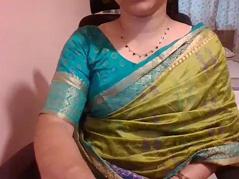 Snapshot of Pinky_4 chatting on 09-13-25, 11:32 Pinky 4 online show from 09-13-25, 11:32