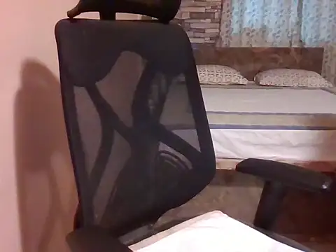 Snapshot of Pinky_4 chatting on 09-16-25, 11:44 Pinky 4 online show from 09-16-25, 11:44