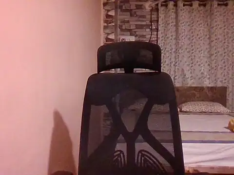 Snapshot of Pinky_4 chatting on 09-28-25, 02:22 Pinky 4 online show from 09-28-25, 02:22