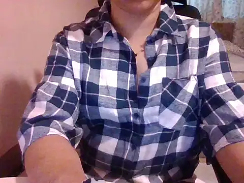 Snapshot of Pinky_4 chatting on 09-29-25, 12:21 Pinky 4 online show from 09-29-25, 12:21