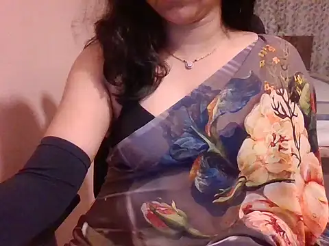 Snapshot of Pinky_4 chatting on 10-14-25, 05:47 Pinky 4 online show from 10-14-25, 05:47