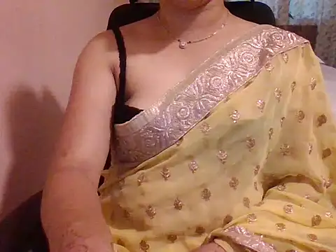 Snapshot of Pinky_4 chatting on 10-29-25, 02:36 Pinky 4 online show from 10-29-25, 02:36