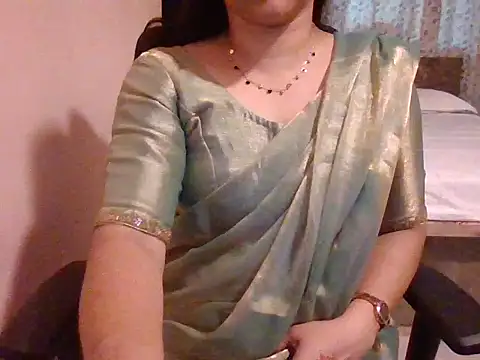 Snapshot of Pinky_4 chatting on 11-17-25, 11:49 Pinky 4 online show from 11-17-25, 11:49