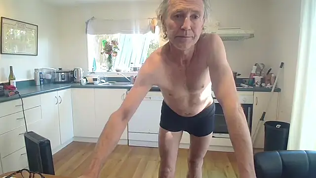 Snapshot of Mattsroom chatting on 09-30-25, 03:22 Mattsroom online show from 09-30-25, 03:22