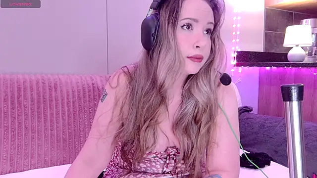 Snapshot of ScarletCarnal chatting on 10-25-25, 08:47 ScarletCarnal online show from 10-25-25, 08:47