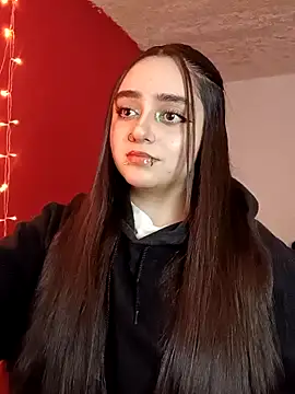 IvonneT online show from 10-11-25, 11:25