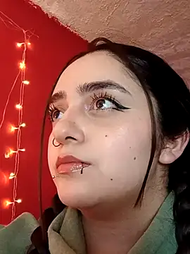 IvonneT online show from 10-26-25, 12:16