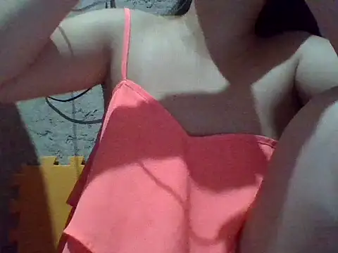 Snapshot of Beatrice143 chatting on 10-21-25, 01:28 Beatrice143 online show from 10-21-25, 01:28