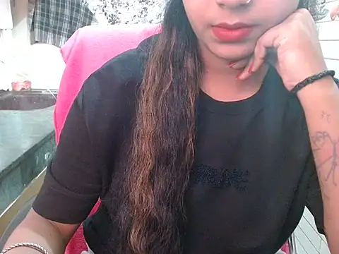 LovingPihu online show from 10-09-25, 05:05