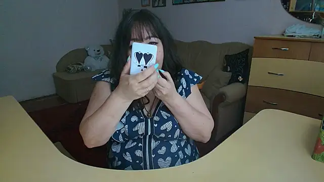 Lucretia Goldi  online show from 02-06-25, 12:59