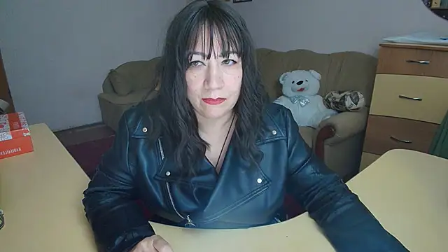 Lucretia Goldi  online show from 03-04-25, 05:34