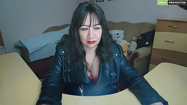 Lucretia Goldi  online show from 03-06-25, 07:32