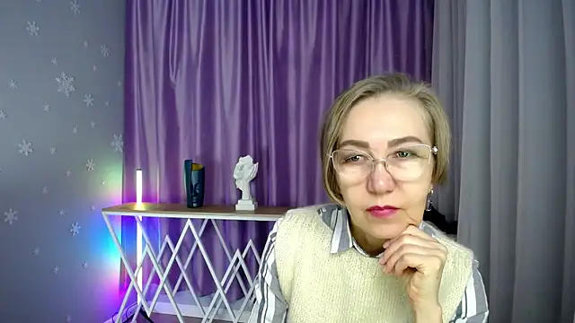 queen a n i online show from 10-10-25, 06:45