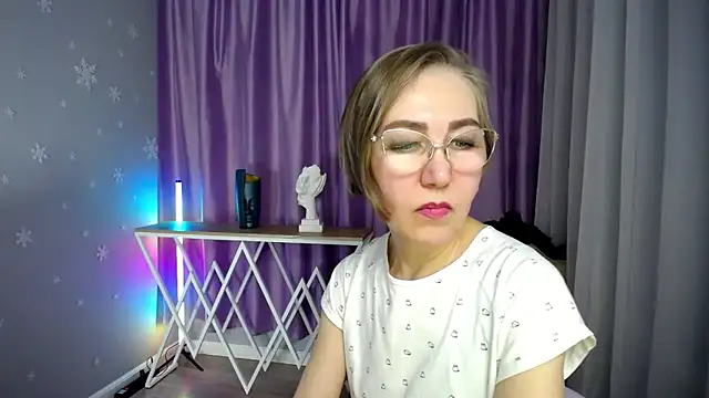 queen a n i online show from 11-08-25, 11:32