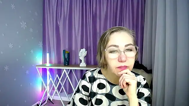 queen a n i online show from 11-15-25, 11:40