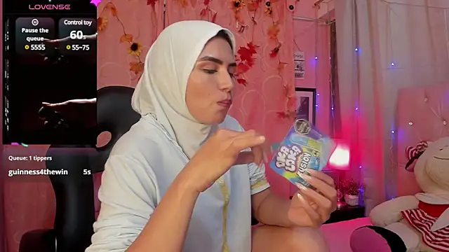 Snapshot of DarshaKhemu chatting on 01-12-25, 12:49 DarshaKhemu online show from 01-12-25, 12:49