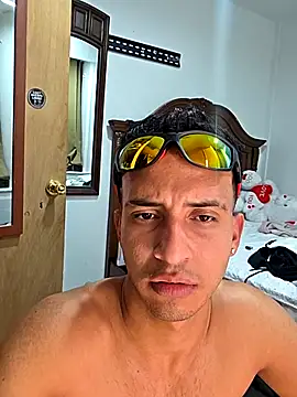 Torresmor online show from 11-22-25, 01:48