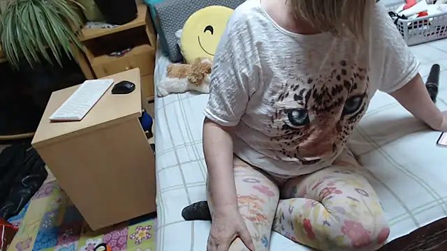 Margaret-milf online show from 04-15-26, 07:58