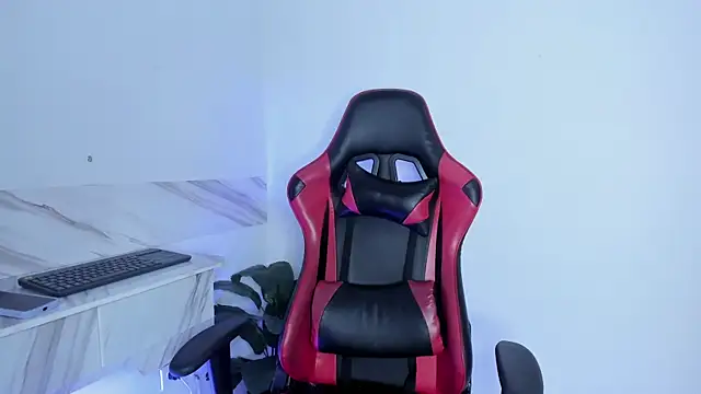  liathompsom09 online show from 01-13-25, 12:02