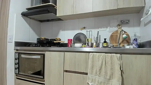 susy angel online show from 11-04-25, 11:37