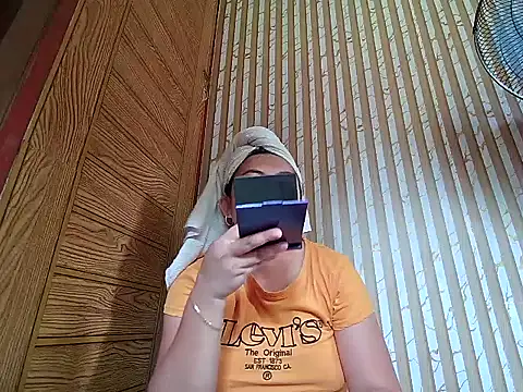 Snapshot of LalaiAsian chatting on 02-12-26, 06:52 LalaiAsian online show from 02-12-26, 06:52