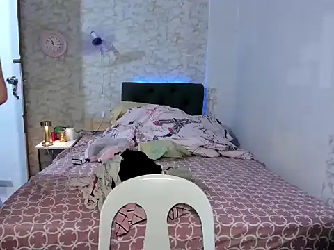 Hebefemme online show from 11-18-25, 03:05