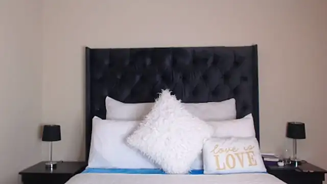 Sexynaughty Gal online show from 11-08-25, 09:46