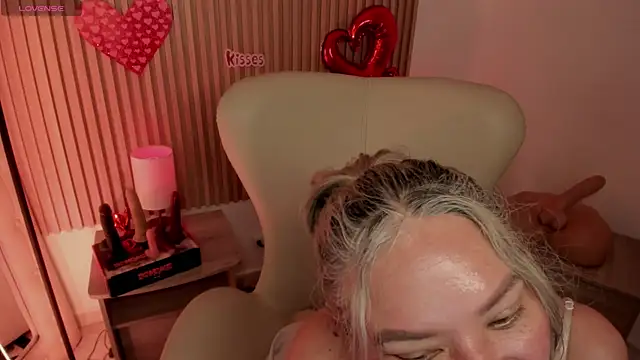 MarianL0ve online show from 02-15-25, 01:49