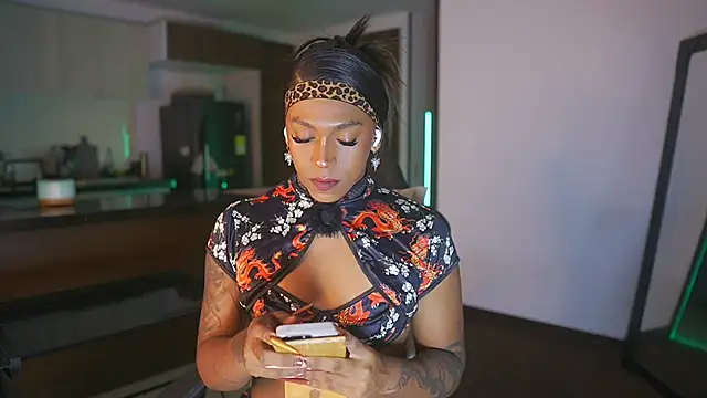 AmberRaus online show from 10-21-25, 02:12