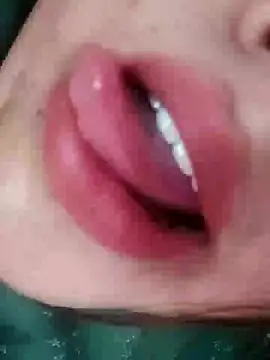 Snapshot of Srishtijain51 chatting on 10-19-25, 08:37 Srishtijain51 online show from 10-19-25, 08:37