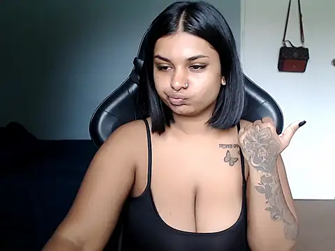 Snapshot of layla_amin chatting on 03-15-26, 06:52 layla amin online show from 03-15-26, 06:52