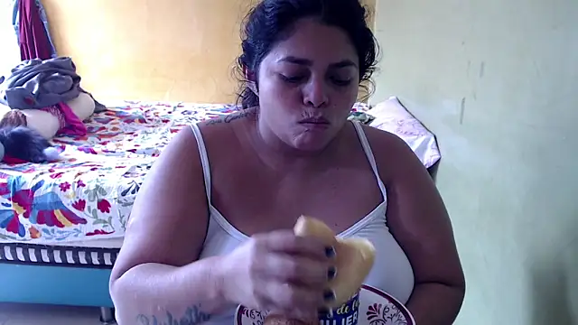 Snapshot of yulieth_bbw chatting on 10-11-25, 03:21 yulieth bbw online show from 10-11-25, 03:21