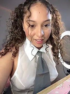 Snapshot of Shara_dreams chatting on 10-17-25, 12:36 Shara dreams online show from 10-17-25, 12:36