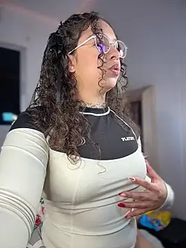 Snapshot of Shara_dreams chatting on 01-07-26, 11:18 Shara dreams online show from 01-07-26, 11:18