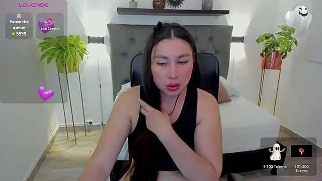 Snapshot of bella_99_ chatting on 03-12-26, 12:00 bella 99 online show from 03-12-26, 12:00