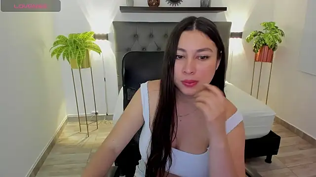 Snapshot of bella_99_ chatting on 03-30-26, 11:22 bella 99 online show from 03-30-26, 11:22