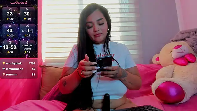 Snapshot of Pocahontas_d chatting on 01-14-25, 12:45 Pocahontas d online show from 01-14-25, 12:45