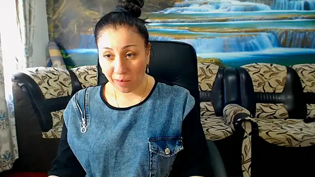 MoistMady online show from 03-09-25, 08:18