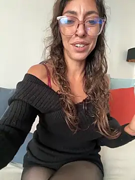 Snapshot of amanilouve chatting on 10-12-25, 02:49 amanilouve online show from 10-12-25, 02:49