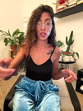 Snapshot of amanilouve chatting on 10-13-25, 09:15 amanilouve online show from 10-13-25, 09:15