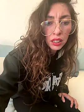 Snapshot of amanilouve chatting on 10-16-25, 11:22 amanilouve online show from 10-16-25, 11:22