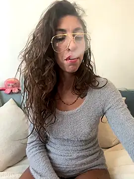 Snapshot of amanilouve chatting on 10-17-25, 09:34 amanilouve online show from 10-17-25, 09:34