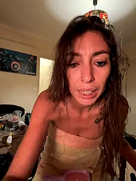 Snapshot of amanilouve chatting on 10-31-25, 07:26 amanilouve online show from 10-31-25, 07:26