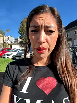 Snapshot of amanilouve chatting on 11-04-25, 11:53 amanilouve online show from 11-04-25, 11:53