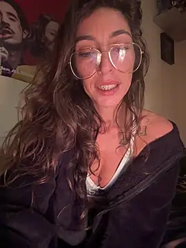 Snapshot of amanilouve chatting on 11-08-25, 06:18 amanilouve online show from 11-08-25, 06:18