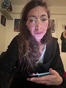 Snapshot of amanilouve chatting on 11-09-25, 08:45 amanilouve online show from 11-09-25, 08:45