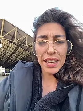 Snapshot of amanilouve chatting on 11-12-25, 03:23 amanilouve online show from 11-12-25, 03:23